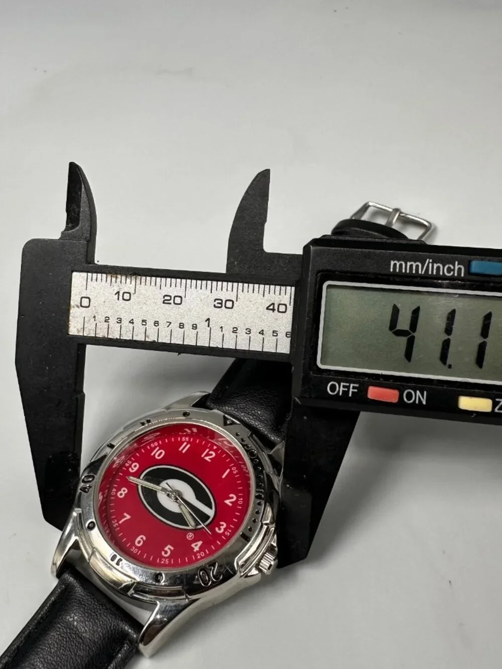 Georgia Bulldogs Watch Men Silver Tone Black Faux Leather Band New Battery 9.5